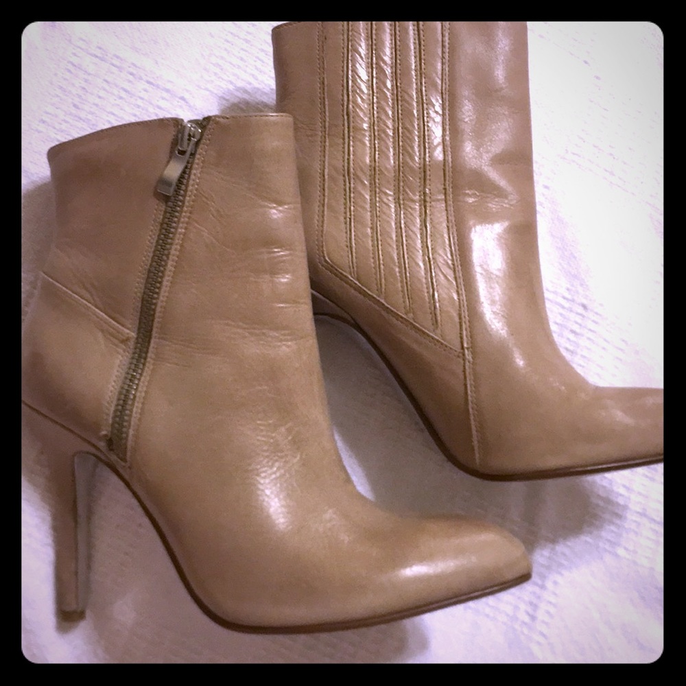 Chinese Laundry size 8.5 leather ankle boots